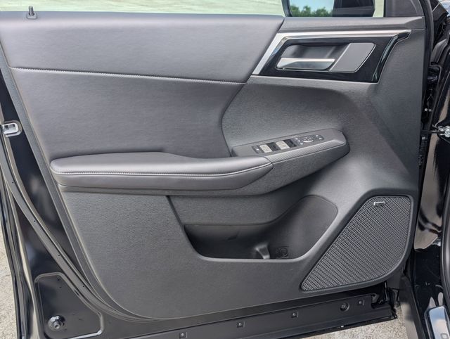 Used 2025 Black Mitsubishi SE image 10