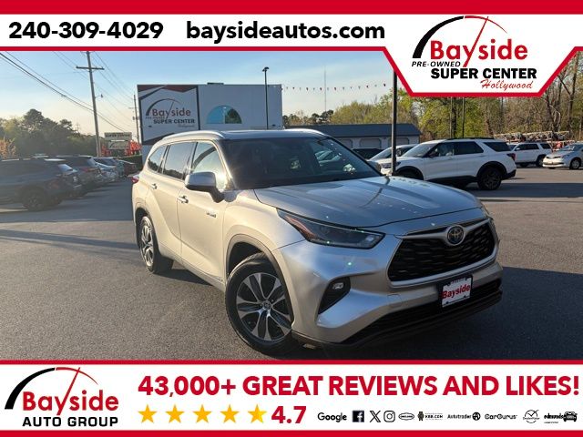 Celestial Silver Metallic 2021 Toyota Highlander Hybrid XLE AWD SUV / Crossover All-Wheel Drive Continuously Variable Transmission