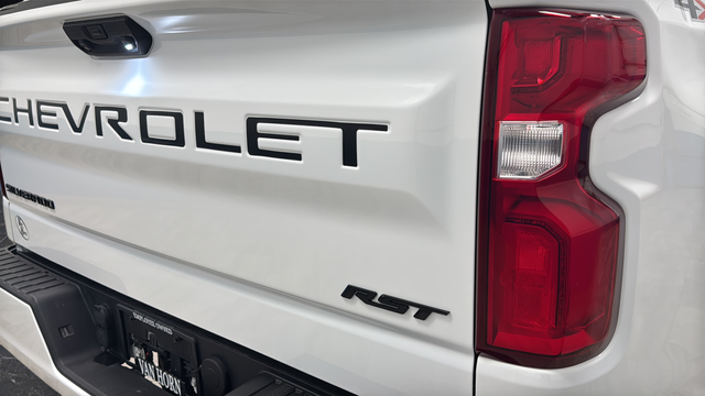 Used 2024 Summit White Chevrolet RST image 39