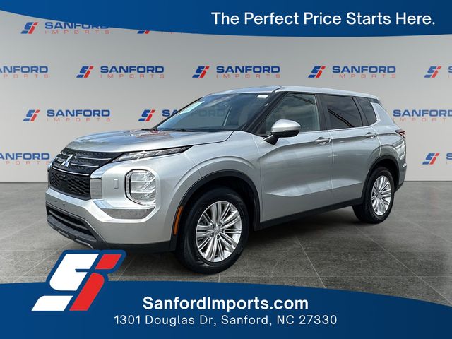 Silver 2022 Mitsubishi Outlander SUV / Crossover All-Wheel Drive Continuously Variable Transmission