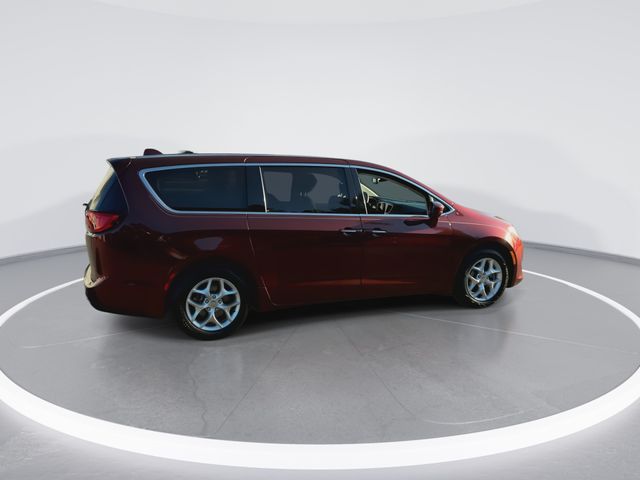 Used 2018 Red Chrysler Touring Plus image 9
