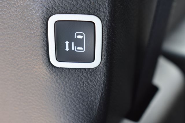 Used 2025 Chrysler Pacifica Van