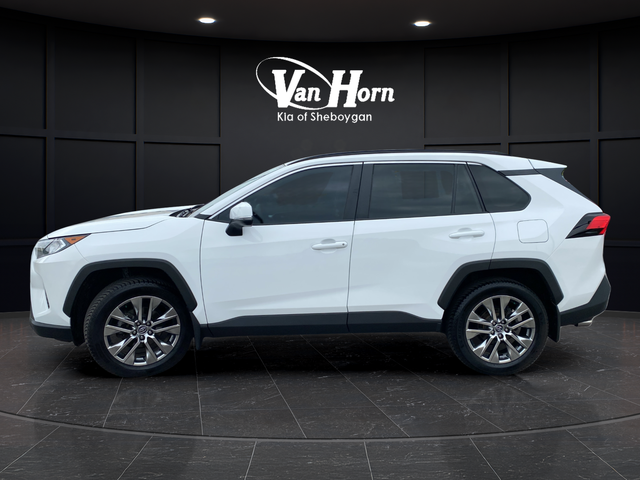 Used 2020 White Toyota XLE Premium image 4