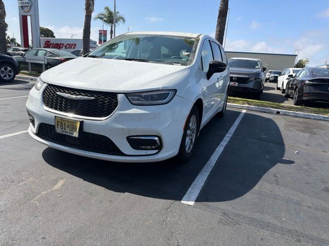 View vehicle photo 2