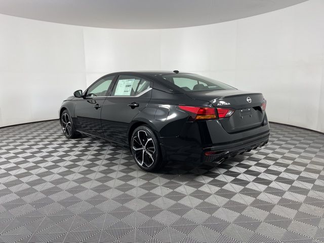 2025 Super Black Clearcoat Nissan Altima 2.5 SR FWD Sedan