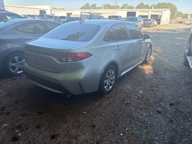 Used 2022 Silver Toyota LE image 6