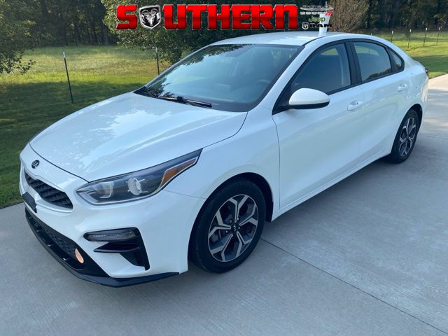 Clear White 2021 Kia Forte Sedan Front-Wheel Drive Continuously Variable Transmission