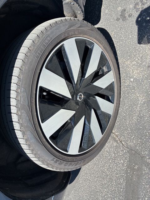 Certified Used 2025 Blue Volvo T8 Plus image 9