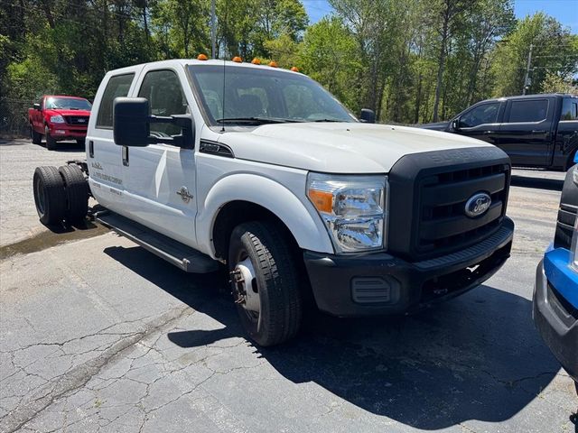 Oxford White 2011 Ford F-350 Super Duty XL Crew Cab LB DRW Pickup Truck 4X2 6-Speed Automatic Overdrive