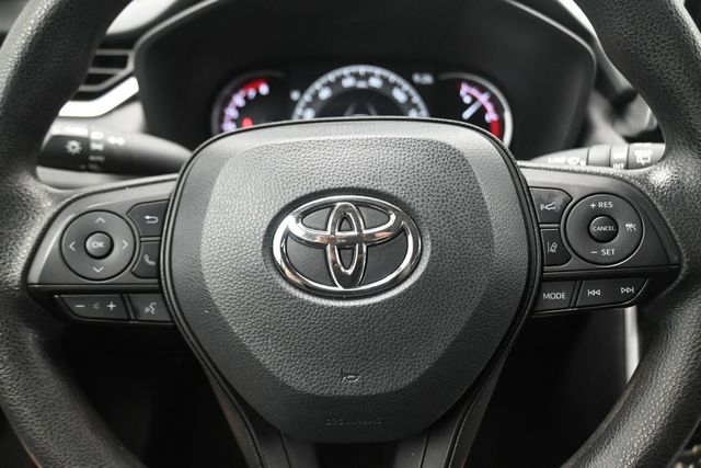 2025 Toyota RAV4 XLE - 11