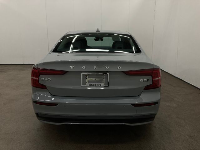 2024 Volvo S60 B5 Core Dark Theme