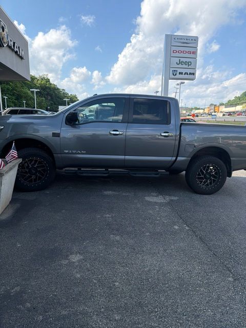 Gray (Gun Metallic) 2021 Nissan Titan SV Crew Cab 4WD Pickup Truck Four-Wheel Drive 9-Speed Automatic