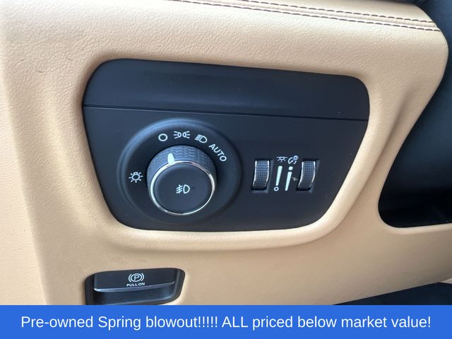 Used 2022 Diamond Black Jeep Summit Reserve image 23
