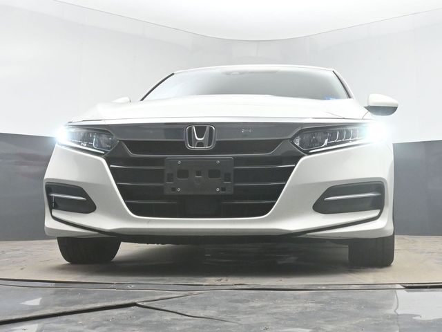 Used 2018 White Honda Base image 29