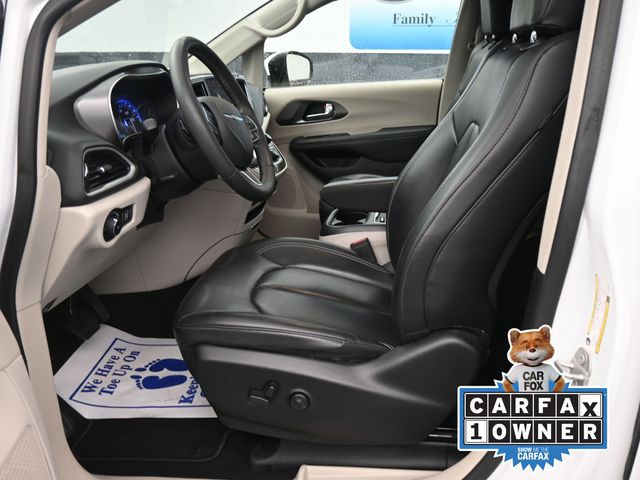 2023 Chrysler Pacifica Touring L photo