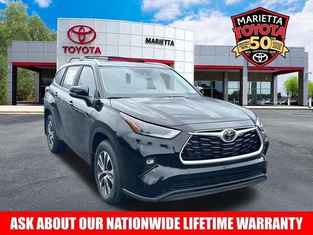 Midnight Black Metallic 2026 Toyota Highlander SUV / Crossover All-Wheel Drive 8-Speed Automatic
