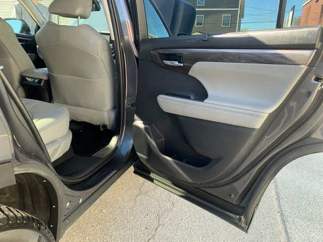 Used 2023 Toyota Highlander SUV