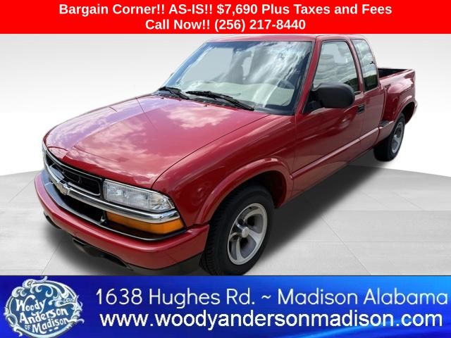 Victory Red 1999 Chevrolet S-10 LS Extended Cab RWD Pickup Truck Rear-Wheel Drive 5-Speed Manual