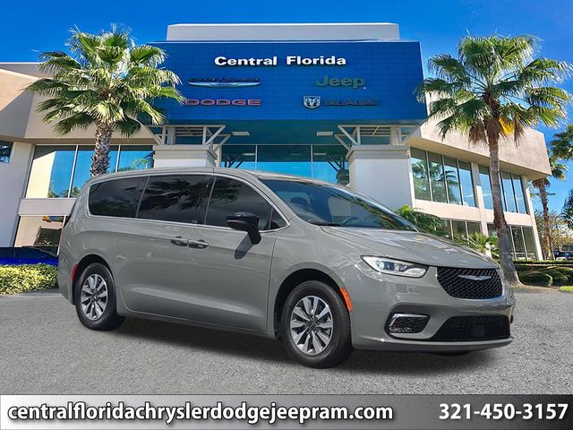 Gray Clearcoat 2025 Chrysler Pacifica Hybrid Minivan Front-Wheel Drive Continuously Variable Transmission