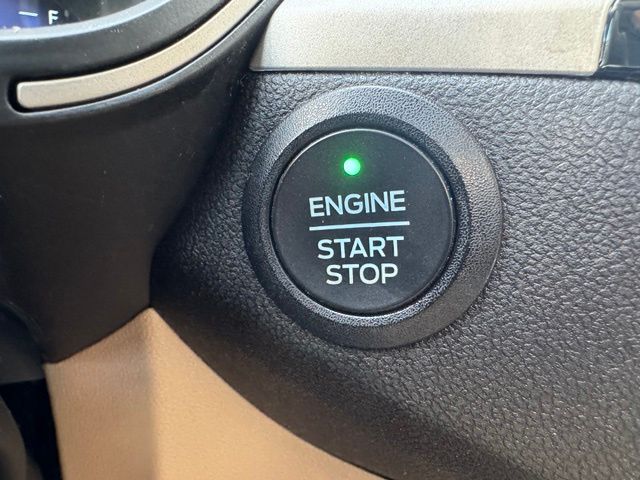 Used 2021 Red Ford SEL image 30
