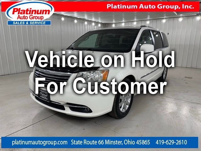 2013 Chrysler Town & Country Touring FWD