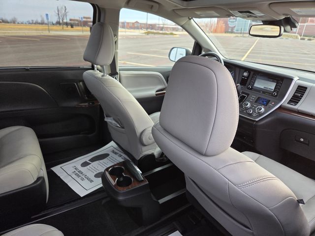 2019 Toyota Sienna XLE Auto Access Seat