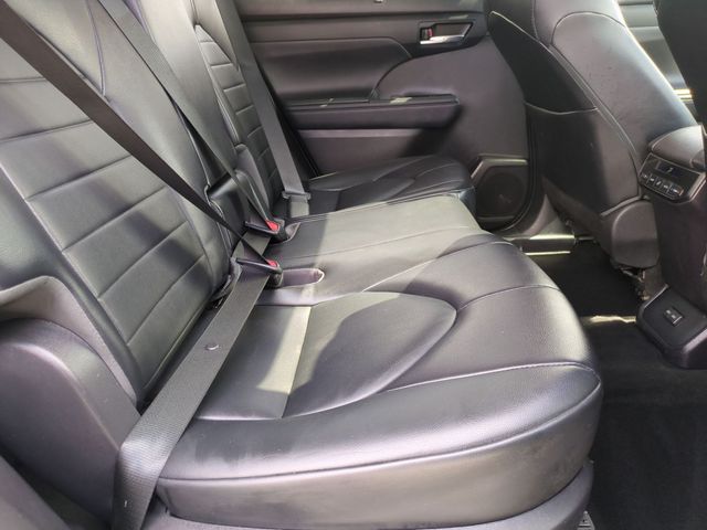 used 2022 Toyota Highlander car, priced at $32,771