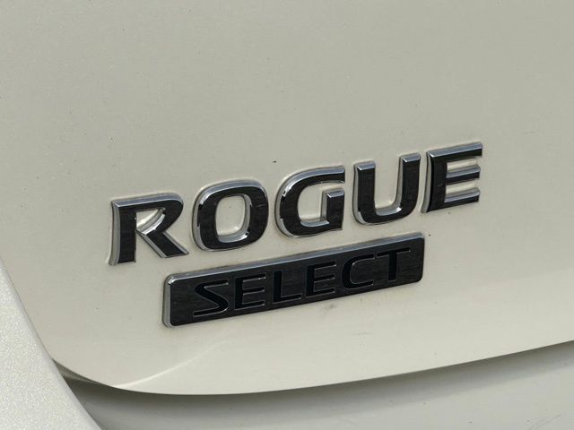 2015 Nissan Rogue Select S 26