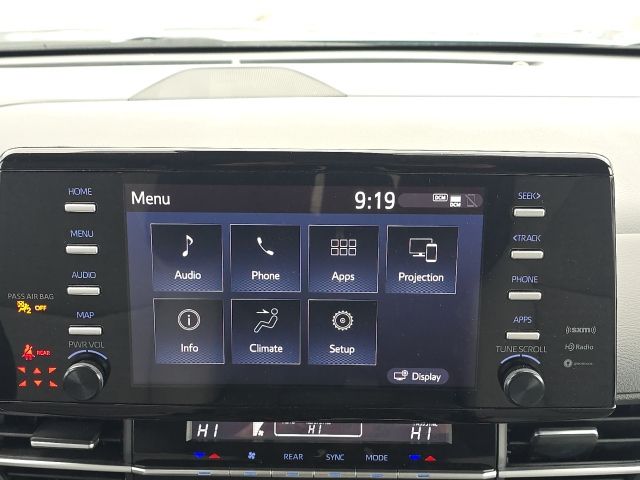 2024 Toyota Sienna LE:B02043