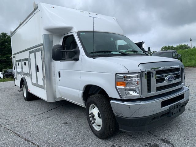 2025 Ford E-450SD Base 7