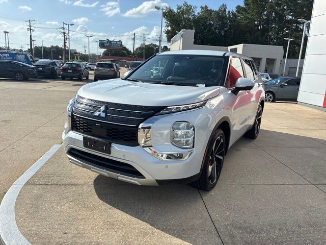 2024 Mitsubishi Outlander SE - 2