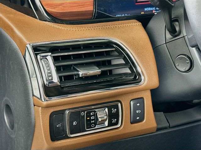 Thumbnail: 2023 Lincoln Navigator - 10