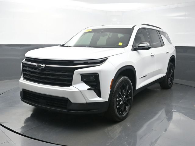 White (Iridescent Pearl Tricoat) 2025 Chevrolet Traverse SUV / Crossover Front-Wheel Drive 8-Speed Automatic