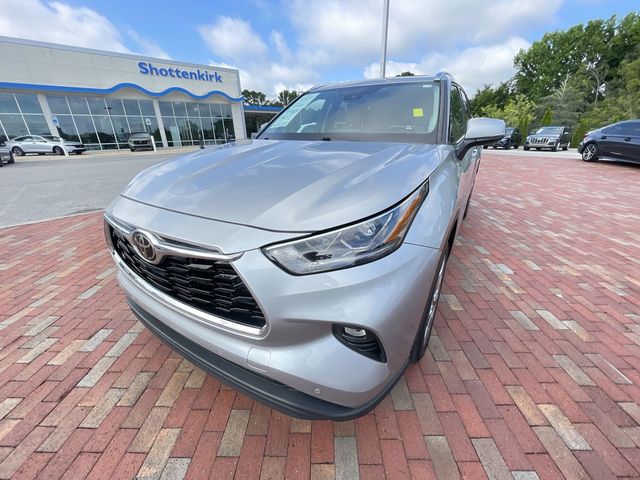 Used 2021 Toyota Highlander SUV