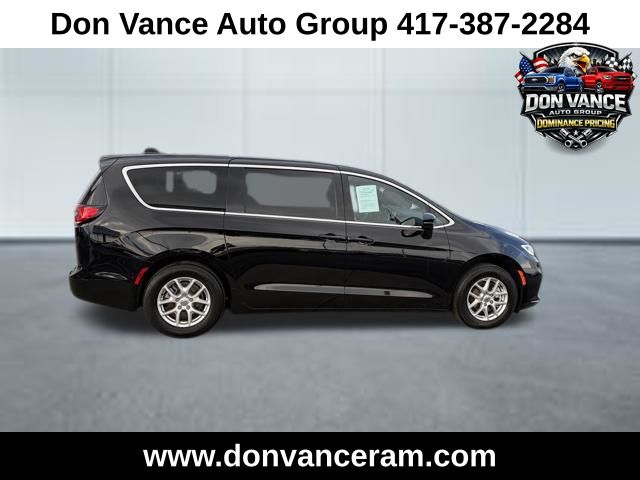 View vehicle photo 7