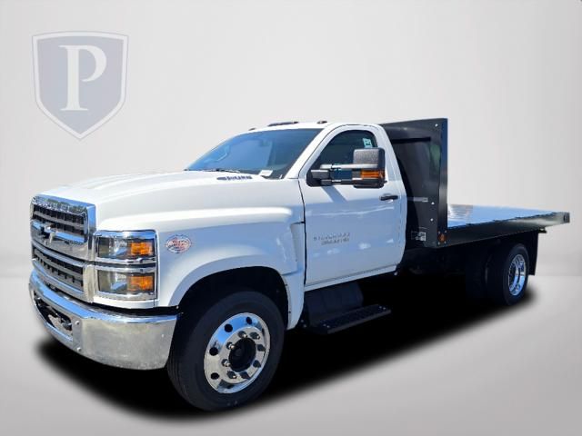 2024 Chevrolet Silverado 4500HD Work Truck 2