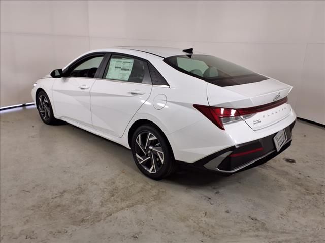 2025 Hyundai Elantra Limited photo