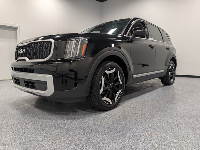 Used 2024 Black Kia EX image 4