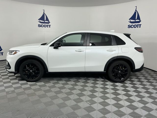 View vehicle photo 4