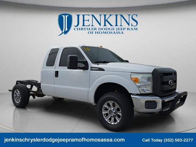 Oxford White 2016 Ford F-250 Super Duty XL SuperCab LB 4WD Pickup Truck Four-Wheel Drive 6-Speed Automatic