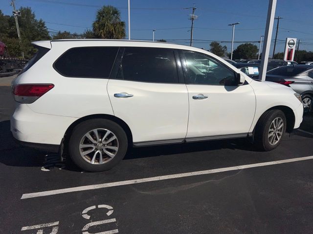 2014 Nissan Pathfinder S 10