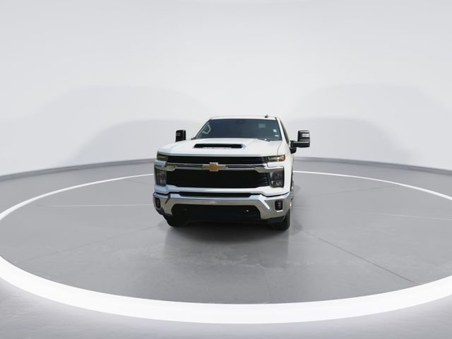 Used 2025 White Chevrolet LT image 3