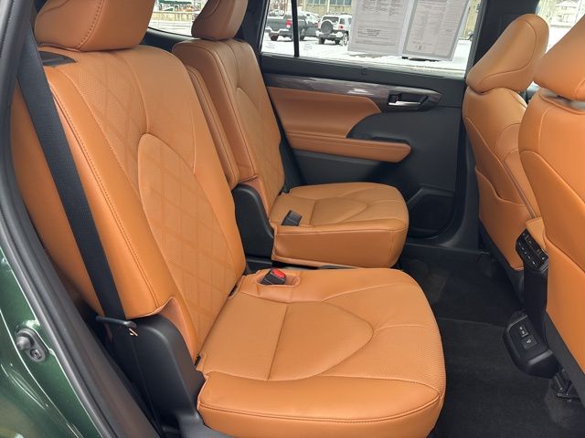 used 2023 Toyota Highlander car, priced at $43,136