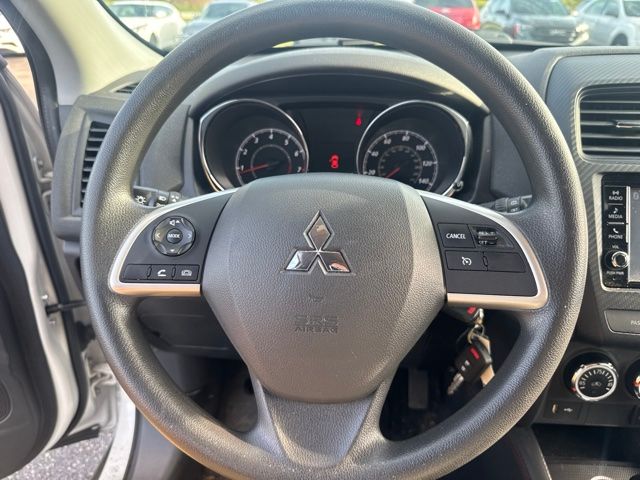 Used 2019 Pearl White Mitsubishi 2.0 ES image 6