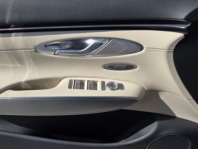 2027 Genesis Gv70