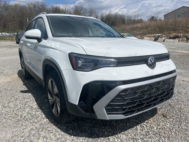 Pure White 2025 Volkswagen Taos SE 4Motion SUV / Crossover All-Wheel Drive 8-Speed Automatic