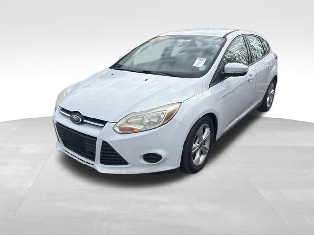 Oxford White 2014 Ford Focus SE Hatchback Hatchback Front-Wheel Drive 6-Speed Automatic