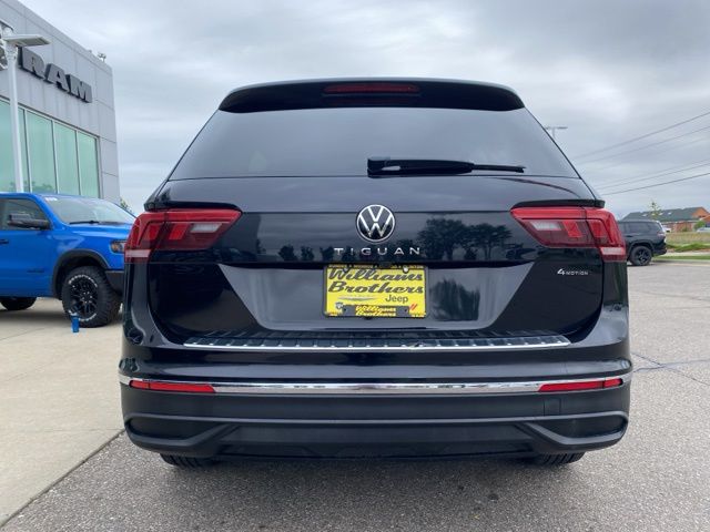 2024 Volkswagen Tiguan 2.0T Wolfsburg Edition - Deep Black Pearl exterior view 6