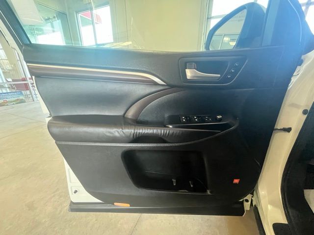 2016 Toyota Highlander Limited photo