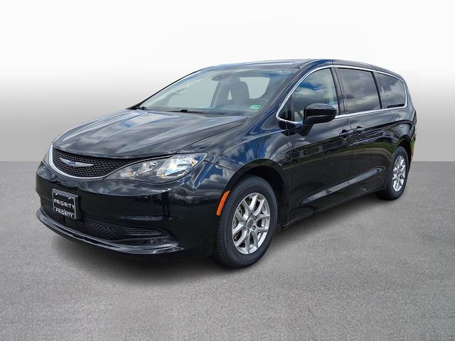 2023 Chrysler Voyager LX's photo